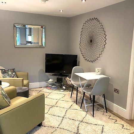 The Lodge Chester - Luxury Apartment For Two, With Free Parking! Hough Green Ngoại thất bức ảnh